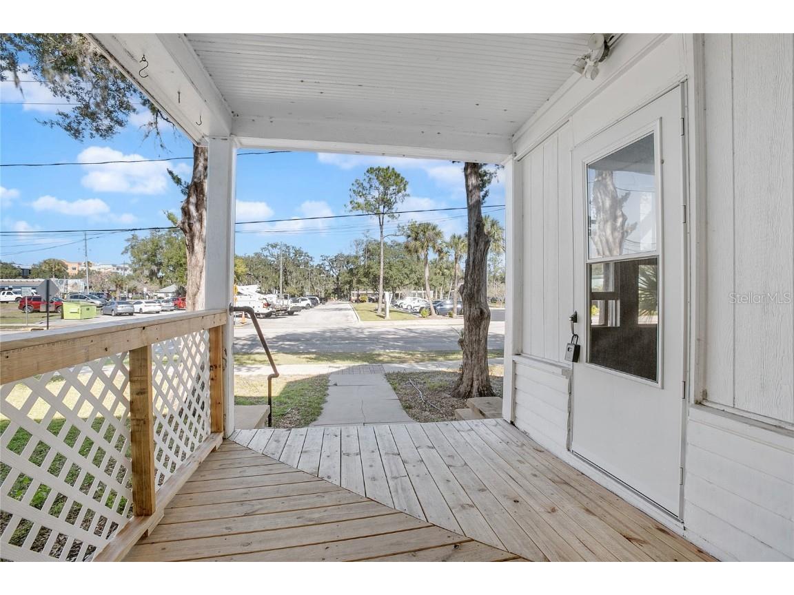 128 E Rich Avenue Deland FL 32724 V4946191 image31