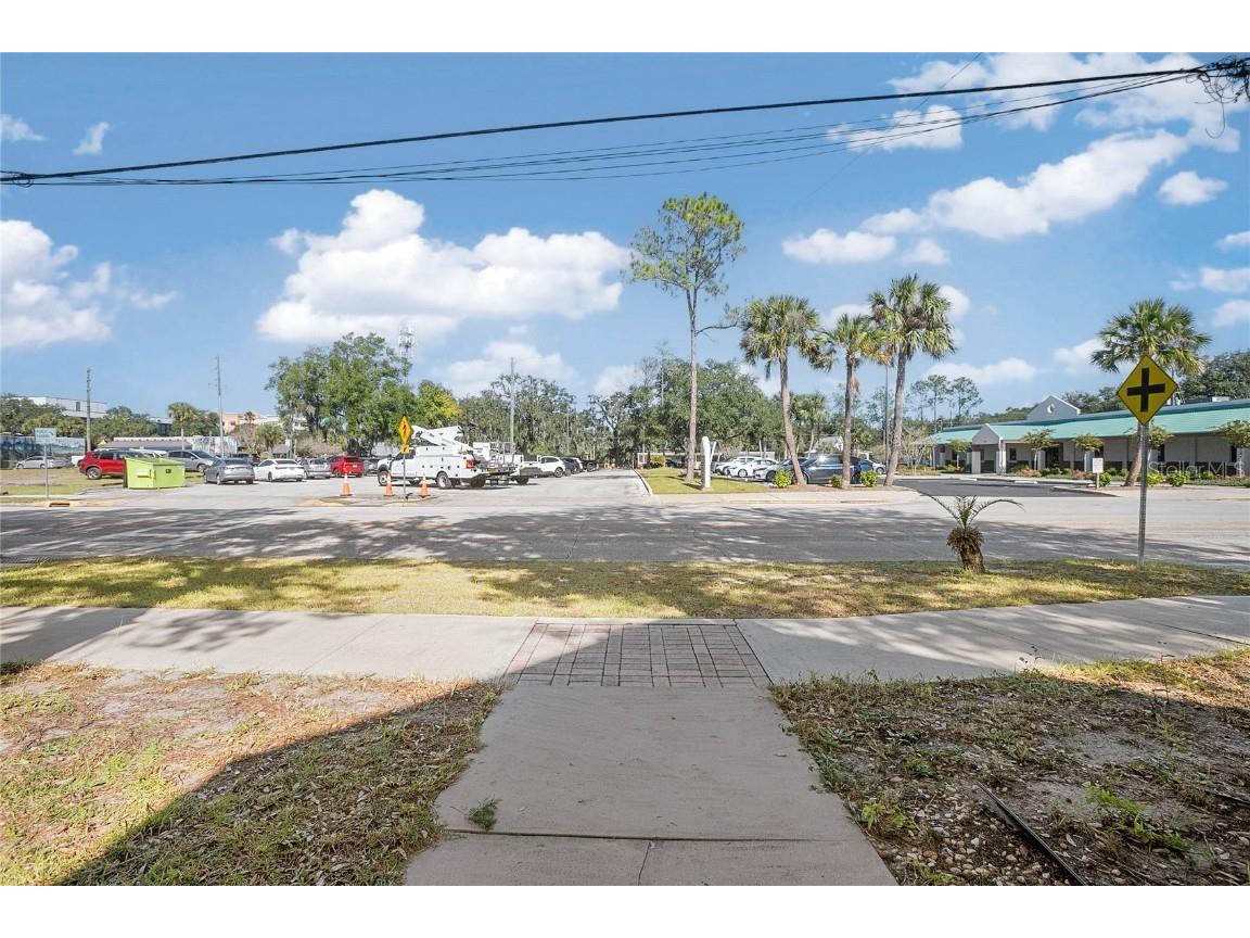 128 E Rich Avenue Deland FL 32724 V4946191 image36