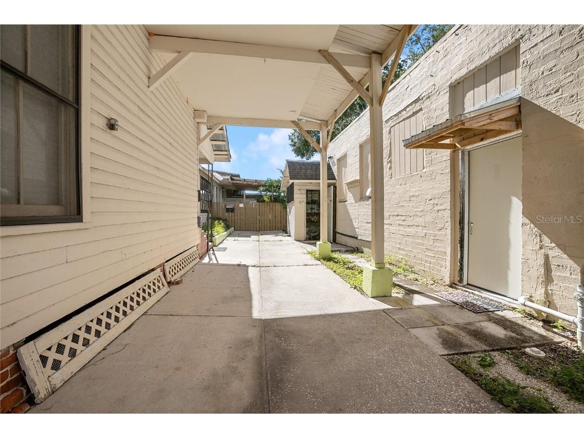 128 E Rich Avenue Deland FL 32724 V4946191 image37