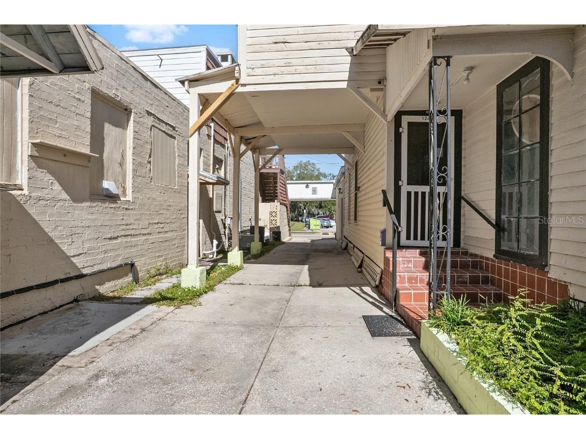 128 E Rich Avenue Deland FL 32724 V4946191 image38