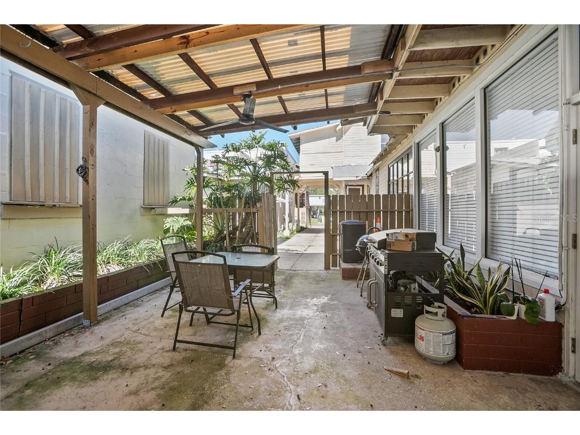 128 E Rich Avenue Deland FL 32724 V4946191 image40