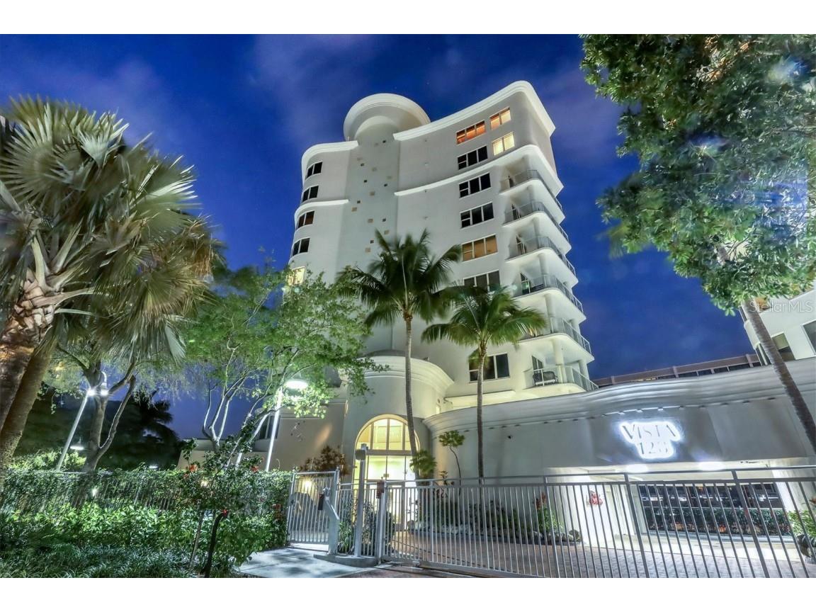 128 Golden Gate Point #1002A Sarasota FL 34236 - SARASOTA BAY A4564059 image1