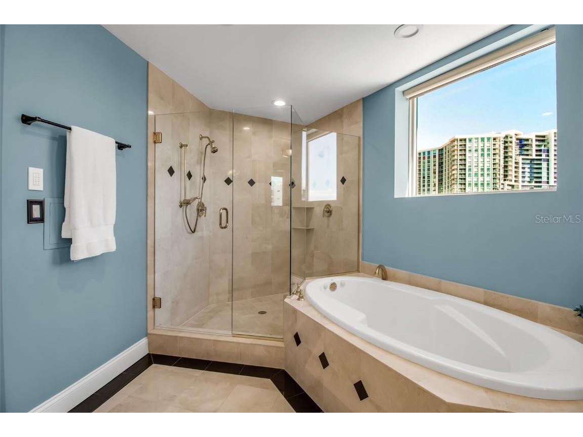 128 Golden Gate Point #301B Sarasota FL 34236 A4662515 image15