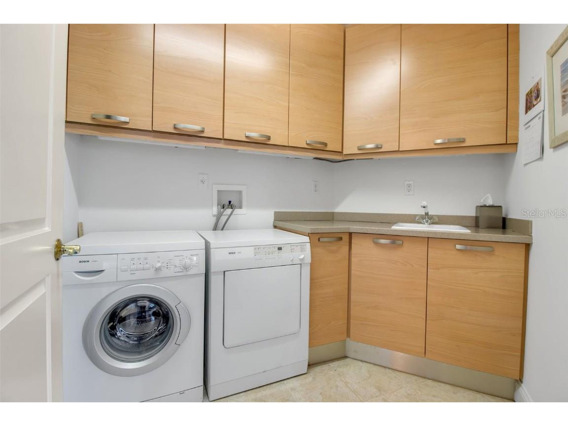 128 Golden Gate Point #301B Sarasota FL 34236 A4662515 image17