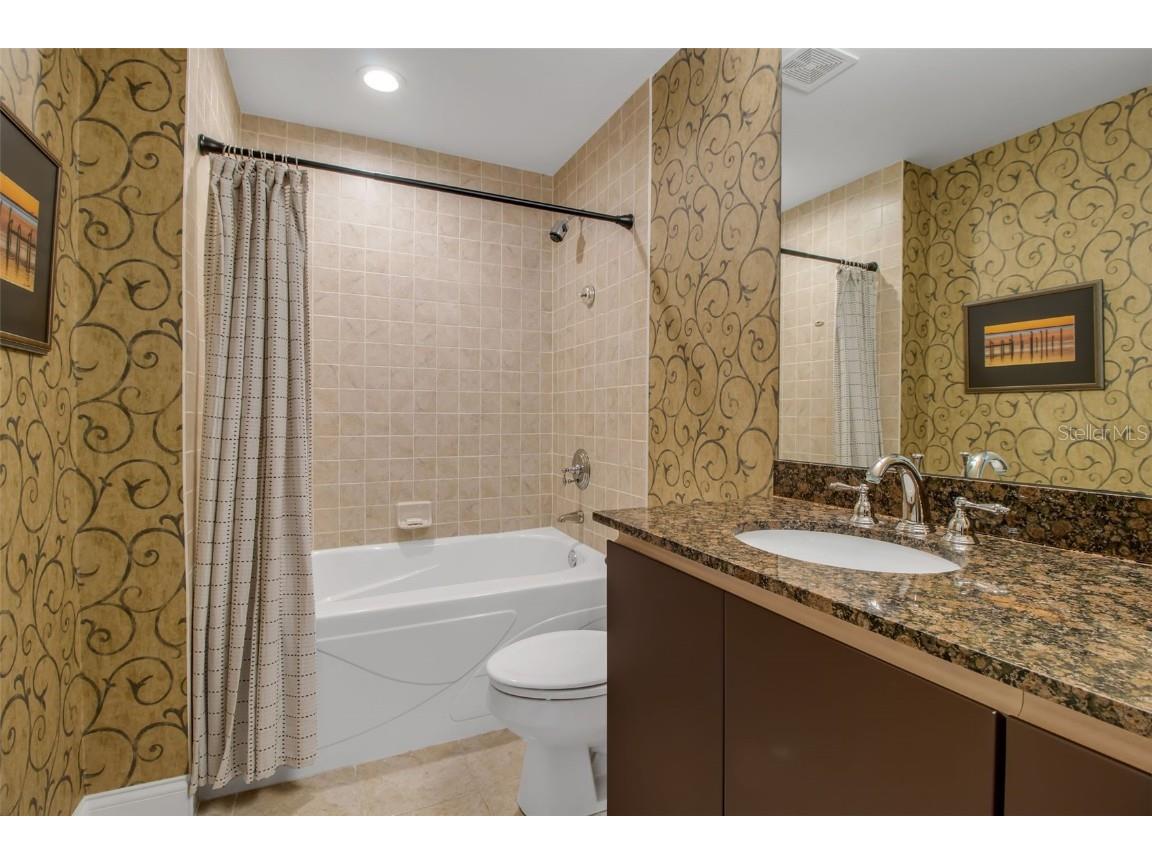 128 Golden Gate Point #301B Sarasota FL 34236 A4662515 image18