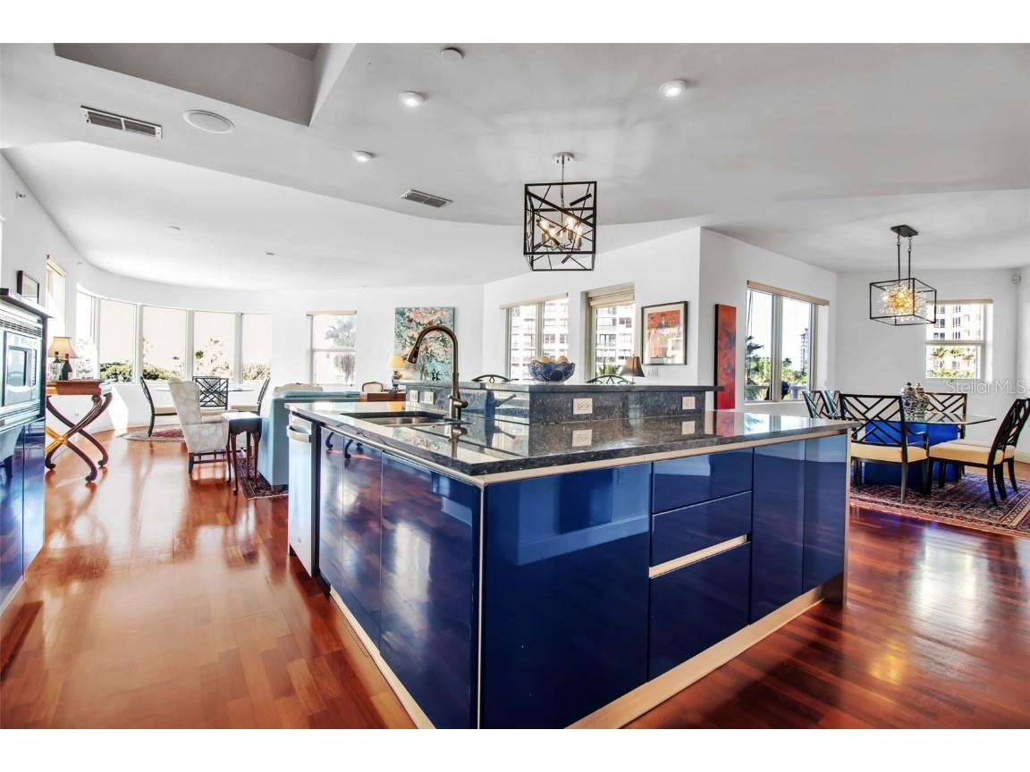 128 Golden Gate Point #301B Sarasota FL 34236 A4662515 image24