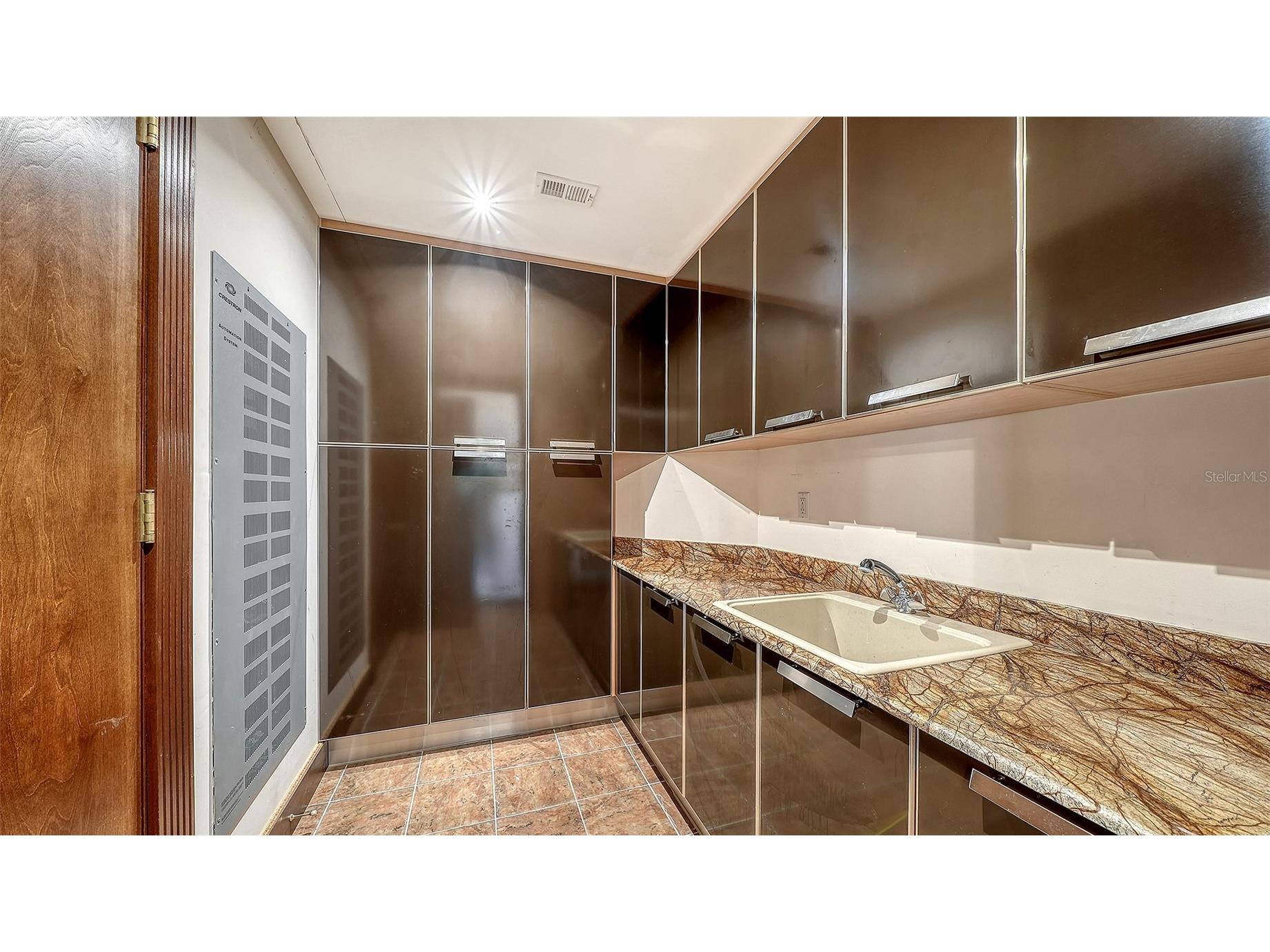 128 Golden Gate Point #901/1001 Sarasota FL 34236 A4687889 image18