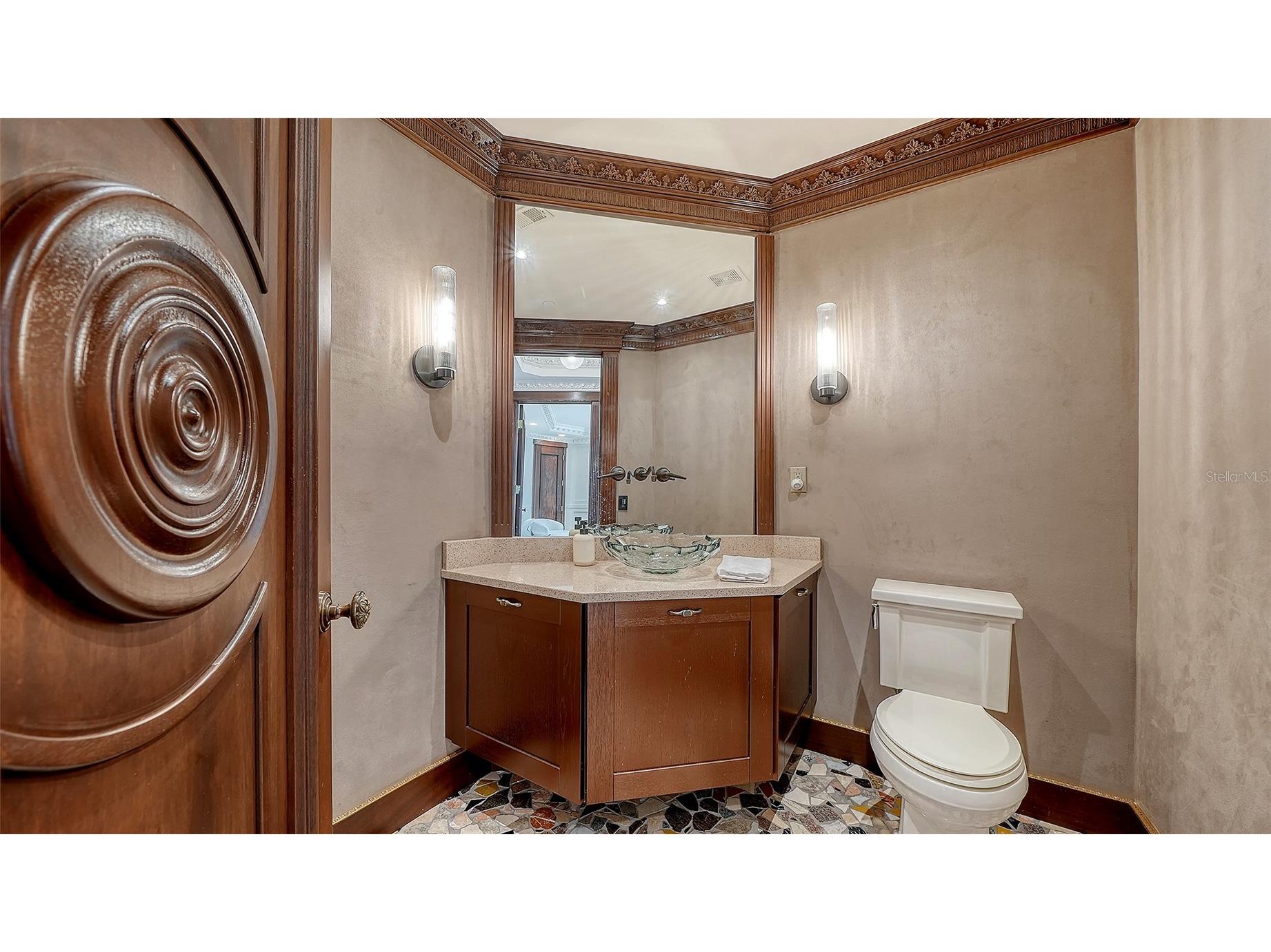 128 Golden Gate Point #901/1001 Sarasota FL 34236 A4687889 image26