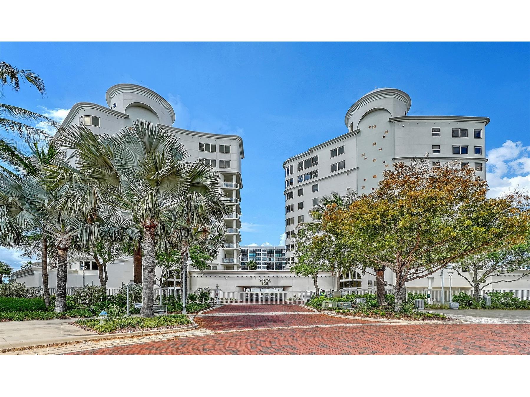 128 Golden Gate Point #901/1001 Sarasota FL 34236 A4687889 image53