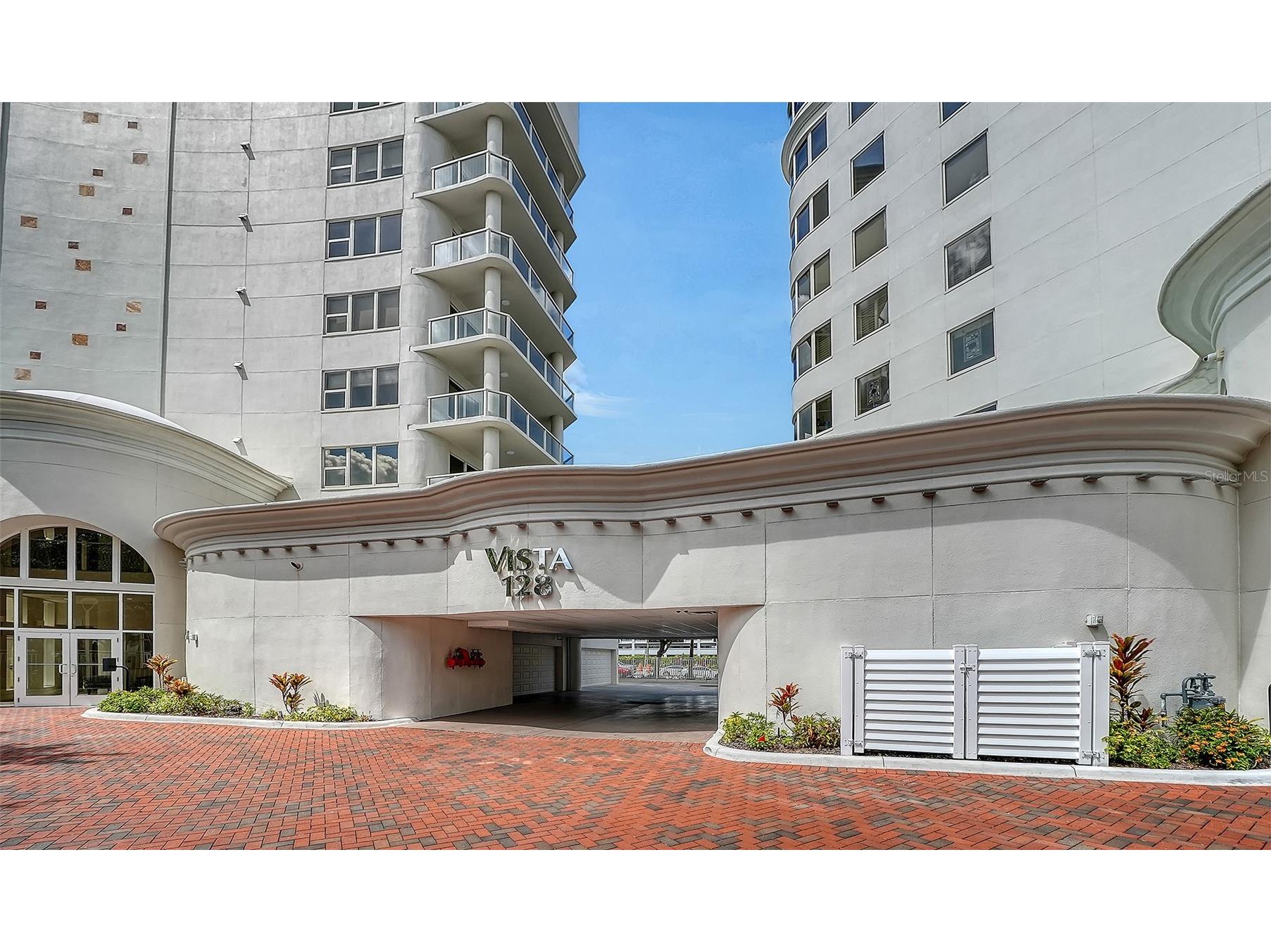 128 Golden Gate Point #901/1001 Sarasota FL 34236 A4687889 image54