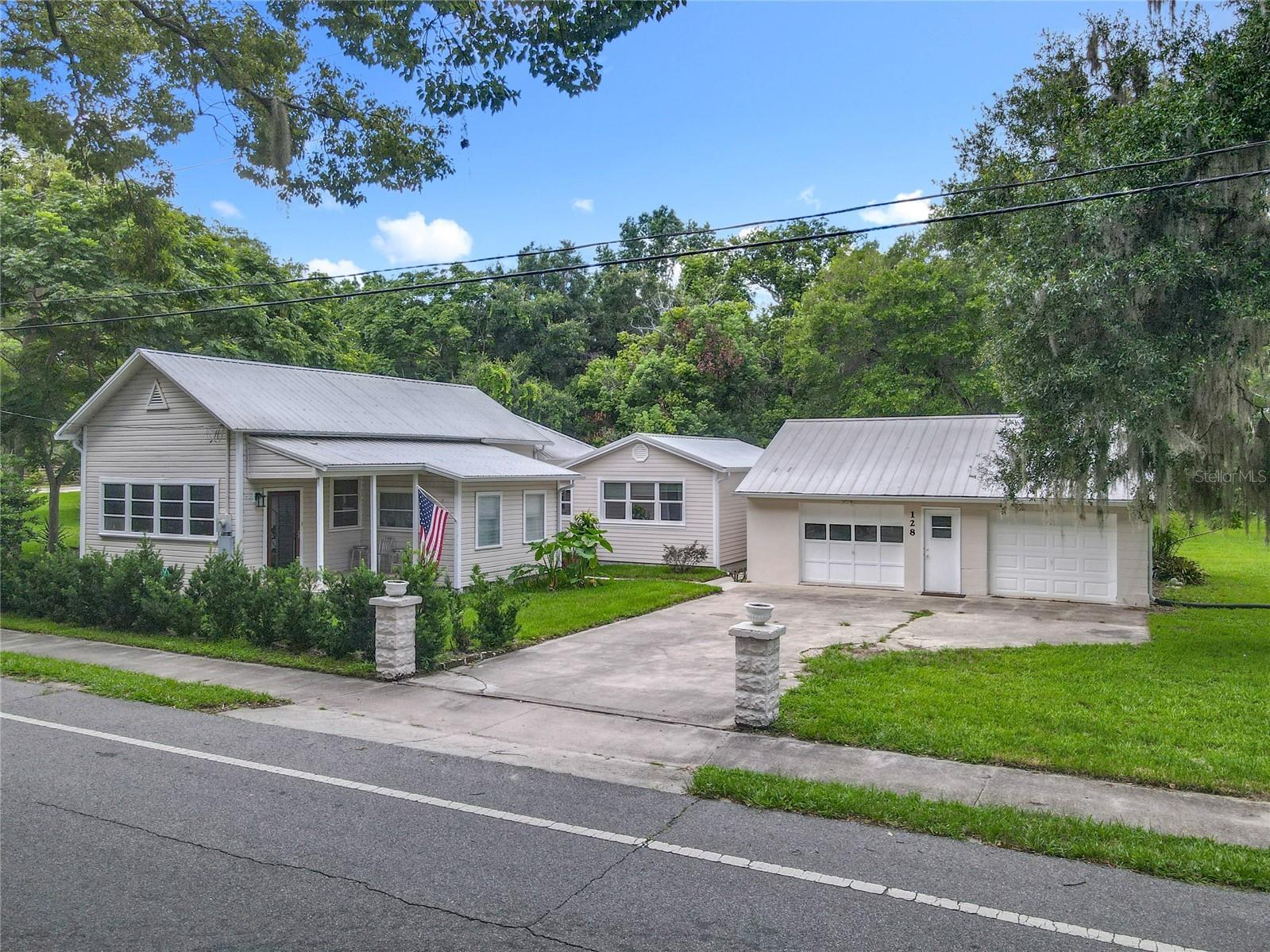 128 N Lakeview Drive Lake Helen FL 32744 V4943544 image1