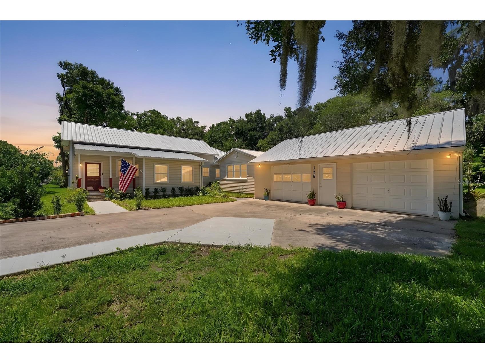 128 N Lakeview Drive Lake Helen FL 32744 V4949744 image1