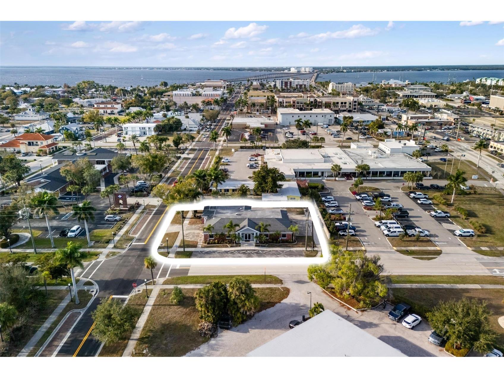 128 W Charlotte Avenue Punta Gorda FL 33950 C7520206 image1