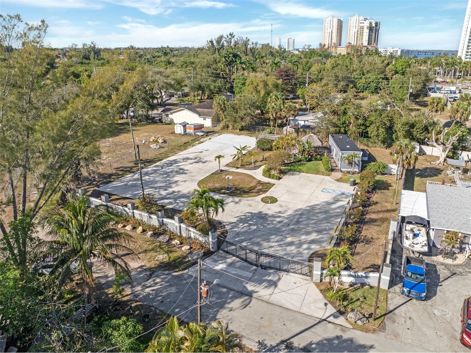 1280 & 1290 Williams Street Fort Myers FL 33916 C7522412 image1
