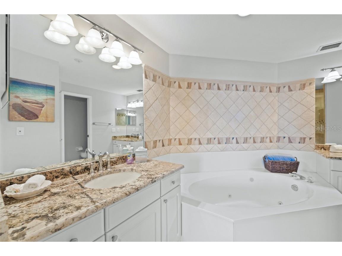 1280 Dolphin Bay Way #204 Sarasota FL 34242 A4671494 image20