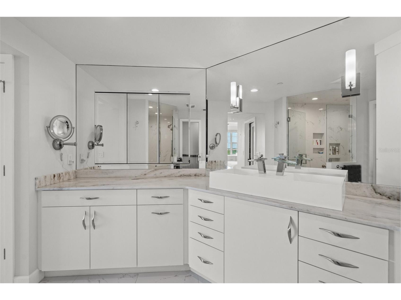 1280 Dolphin Bay Way #402 Sarasota FL 34242 A4682864 image25