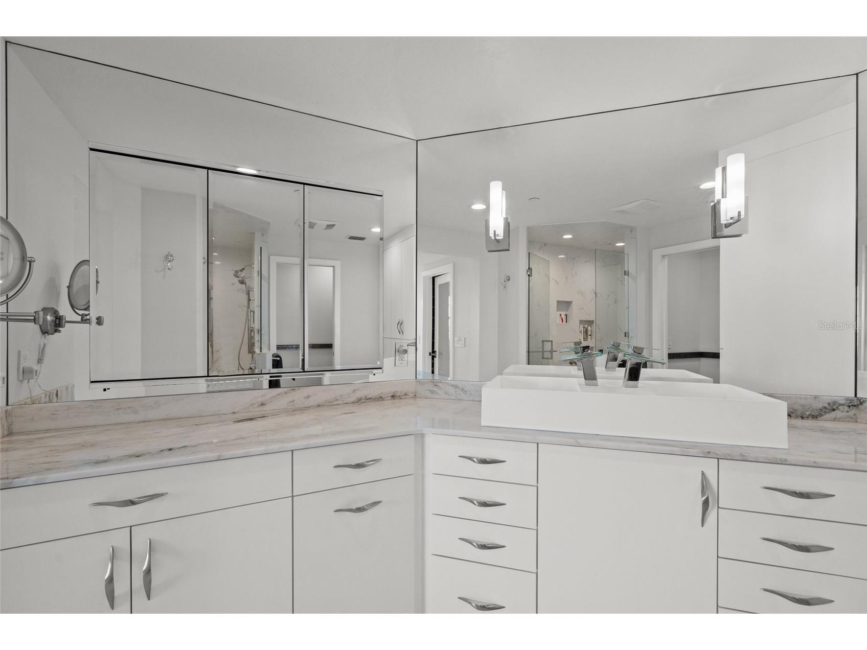 1280 Dolphin Bay Way #402 Sarasota FL 34242 A4682864 image26