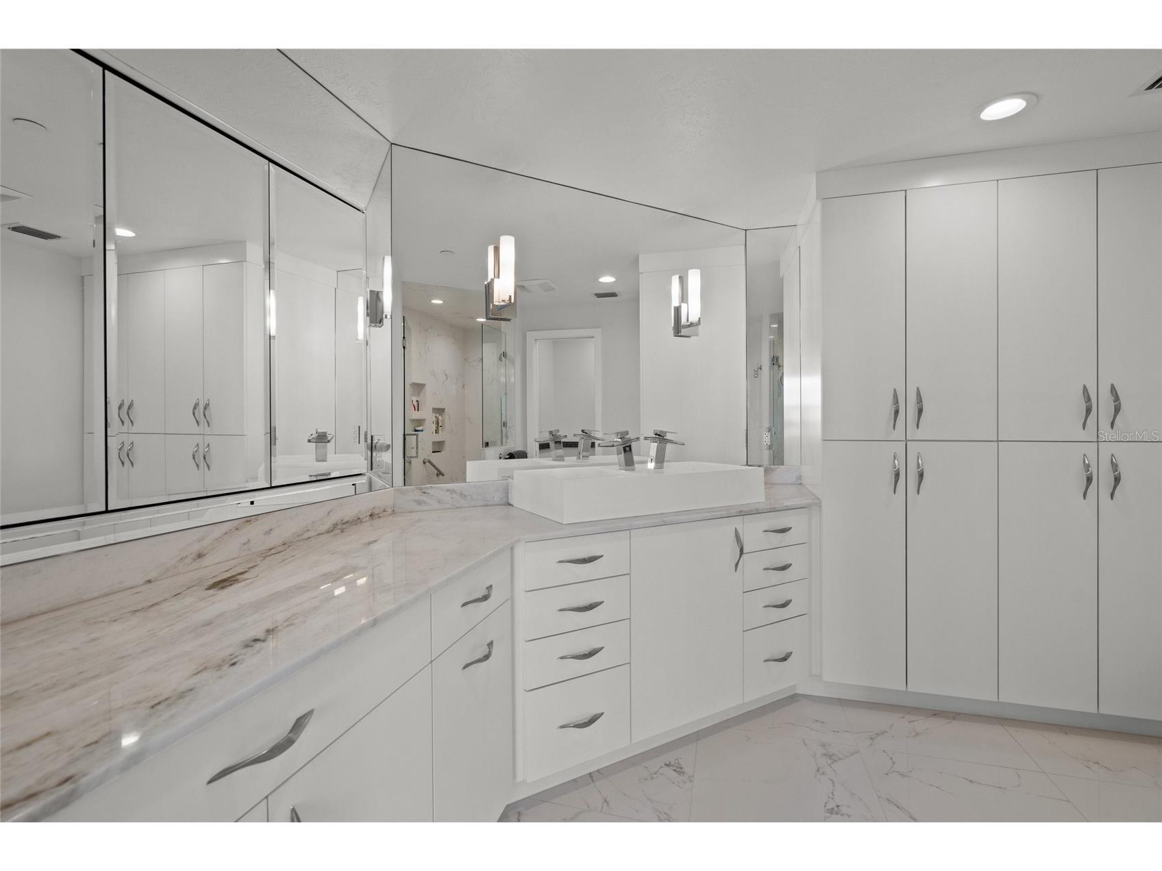 1280 Dolphin Bay Way #402 Sarasota FL 34242 A4682864 image7