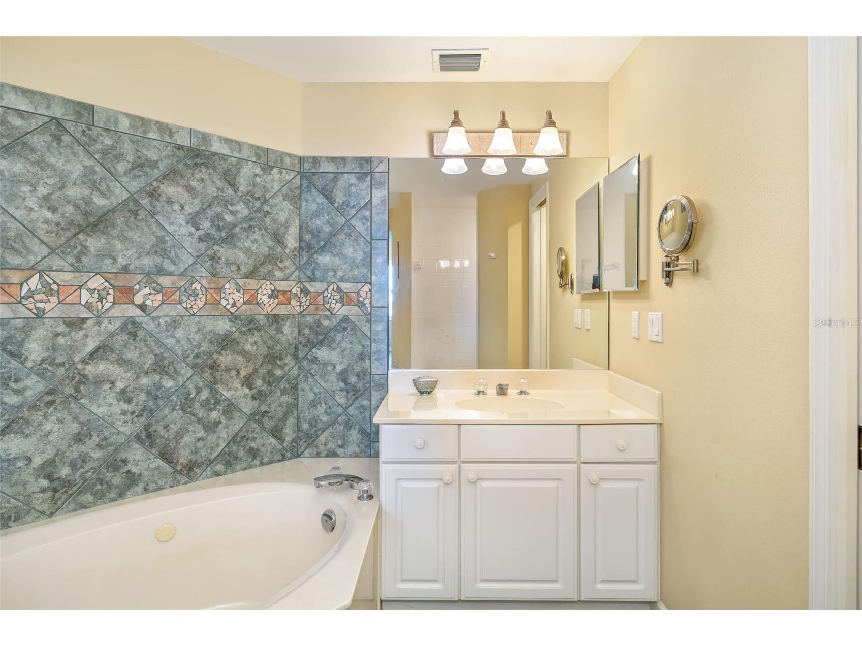 1280 Dolphin Bay Way #504 Sarasota FL 34242 - SARASOTA BAY A4686981 image33