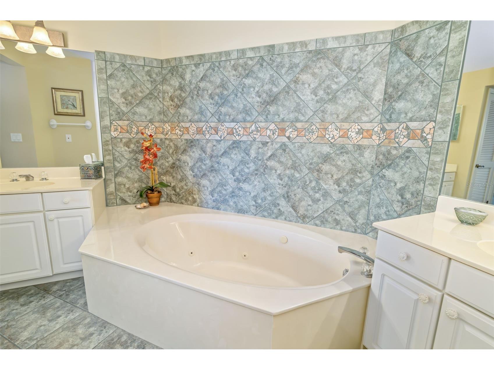 1280 Dolphin Bay Way #504 Sarasota FL 34242 - SARASOTA BAY A4686981 image34