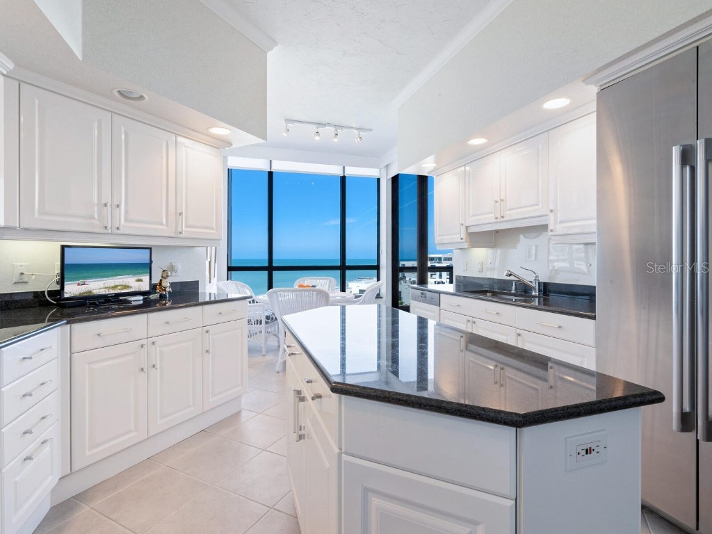 1281 Gulf Of Mexico Drive #704 Longboat Key FL 34228 - GULF OF MEXICO AND SARASOTA BA A4666680 image13