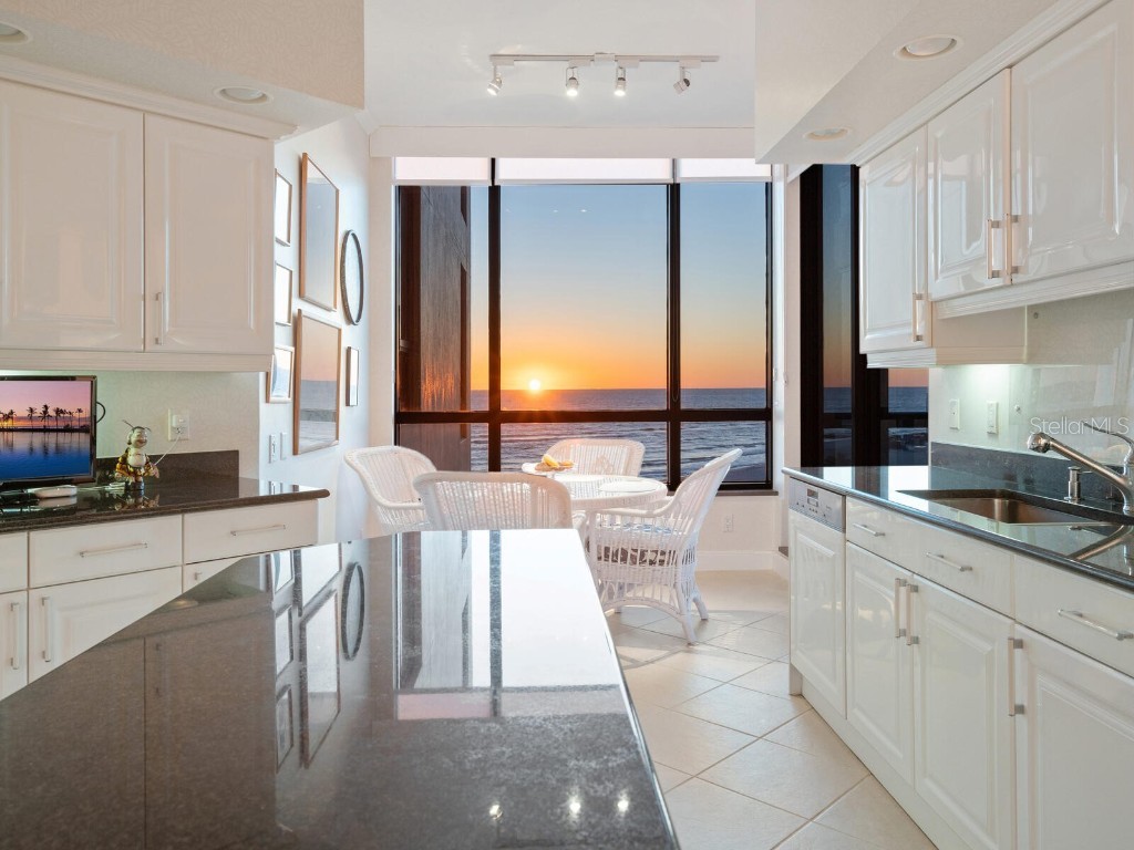 1281 Gulf Of Mexico Drive #704 Longboat Key FL 34228 - GULF OF MEXICO AND SARASOTA BA A4666680 image29
