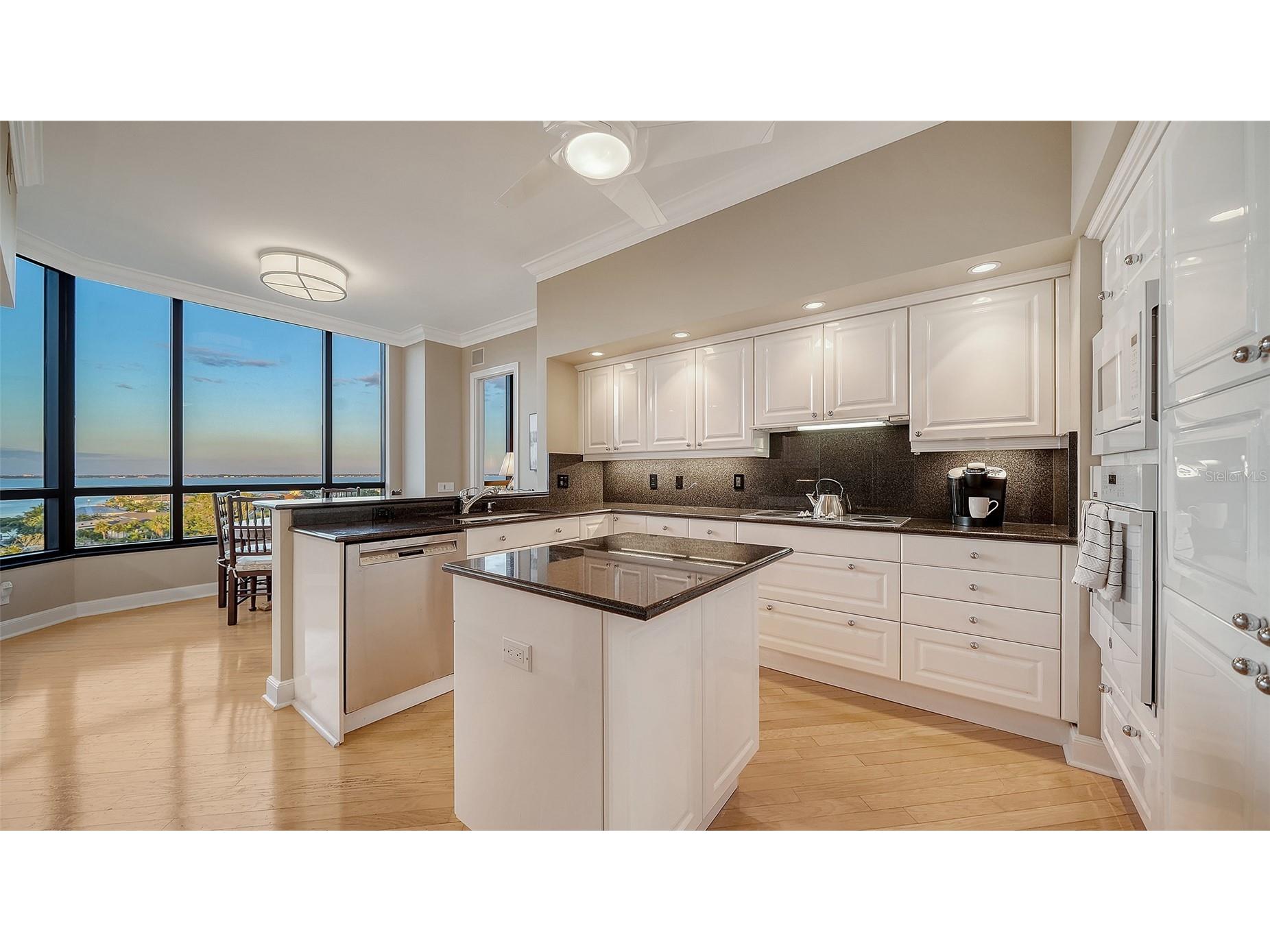 1281 Gulf Of Mexico Drive #708 Longboat Key FL 34228 - GULF OF MEXICO A4677632 image16