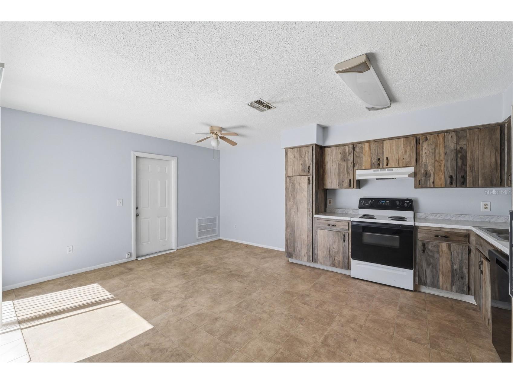 1284 London Avenue Spring Hill FL 34606 W7884215 image4