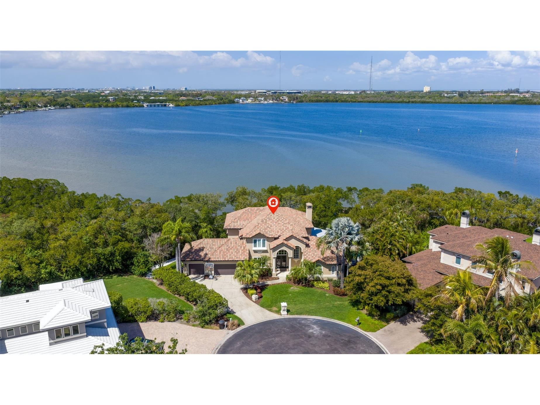 1285 Gasparilla Drive NE Saint Petersburg FL 33702 - TAMPA BAY TB8484486 image1