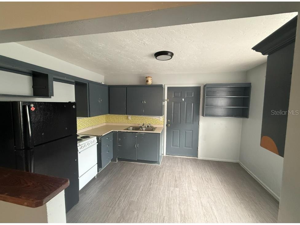 129 N Pompano Avenue Sarasota FL 34237 A4689043 image4