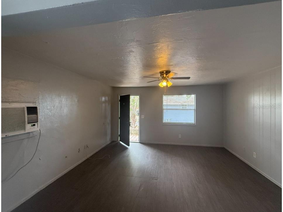 129 N Pompano Avenue Sarasota FL 34237 A4689043 image5