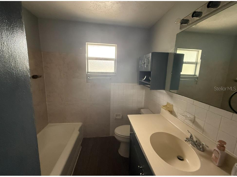 129 N Pompano Avenue Sarasota FL 34237 A4689043 image6