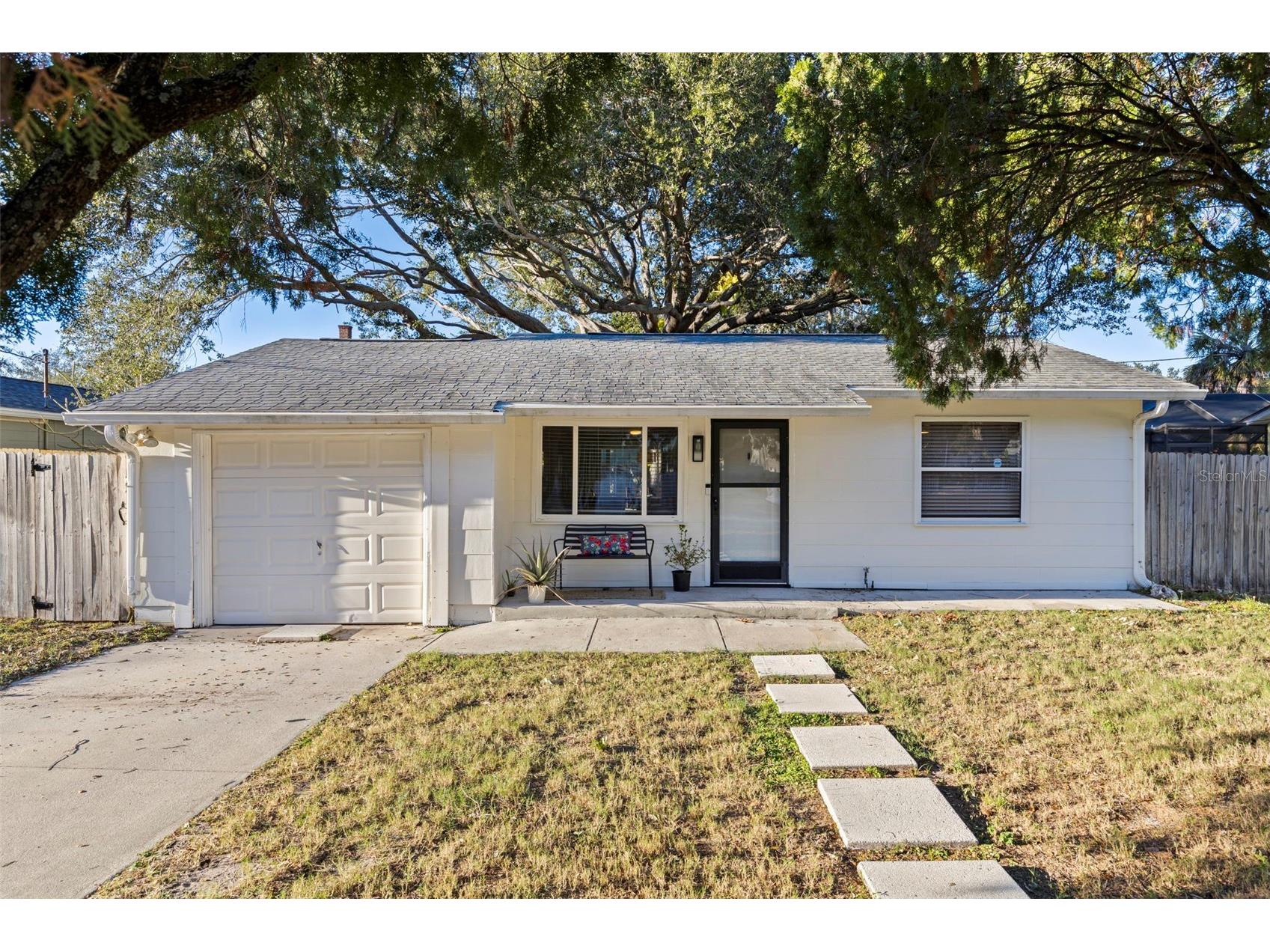 129 NW Lincoln Circle N Saint Petersburg FL 33702 TB8466038 image1