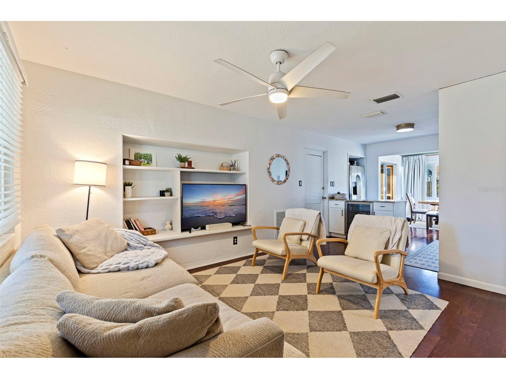 129 NW Lincoln Circle N Saint Petersburg FL 33702 TB8466038 image2