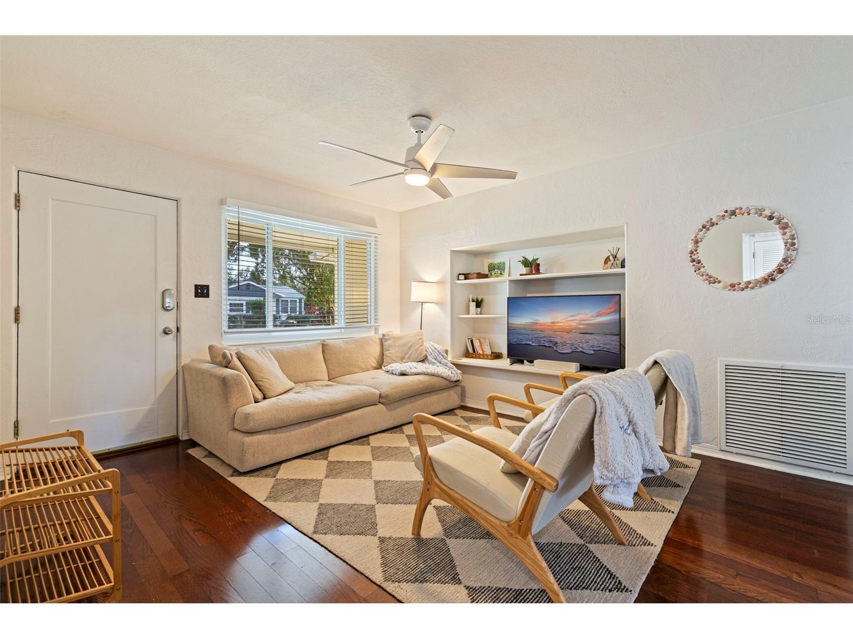 129 NW Lincoln Circle N Saint Petersburg FL 33702 TB8466038 image3