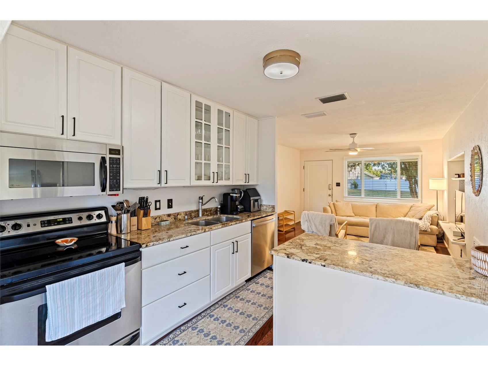 129 NW Lincoln Circle N Saint Petersburg FL 33702 TB8466038 image5