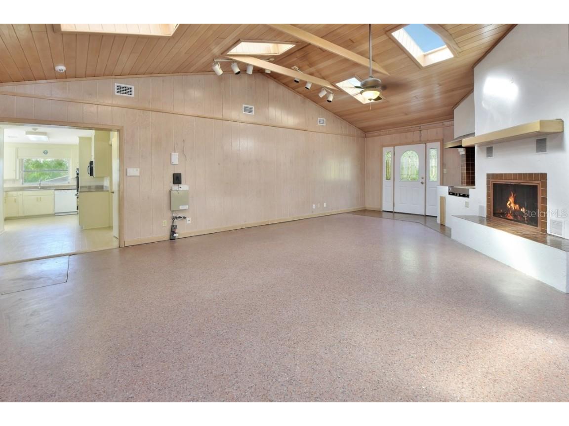 129 S Brooks Avenue Deland FL 32720 V4946299 image8