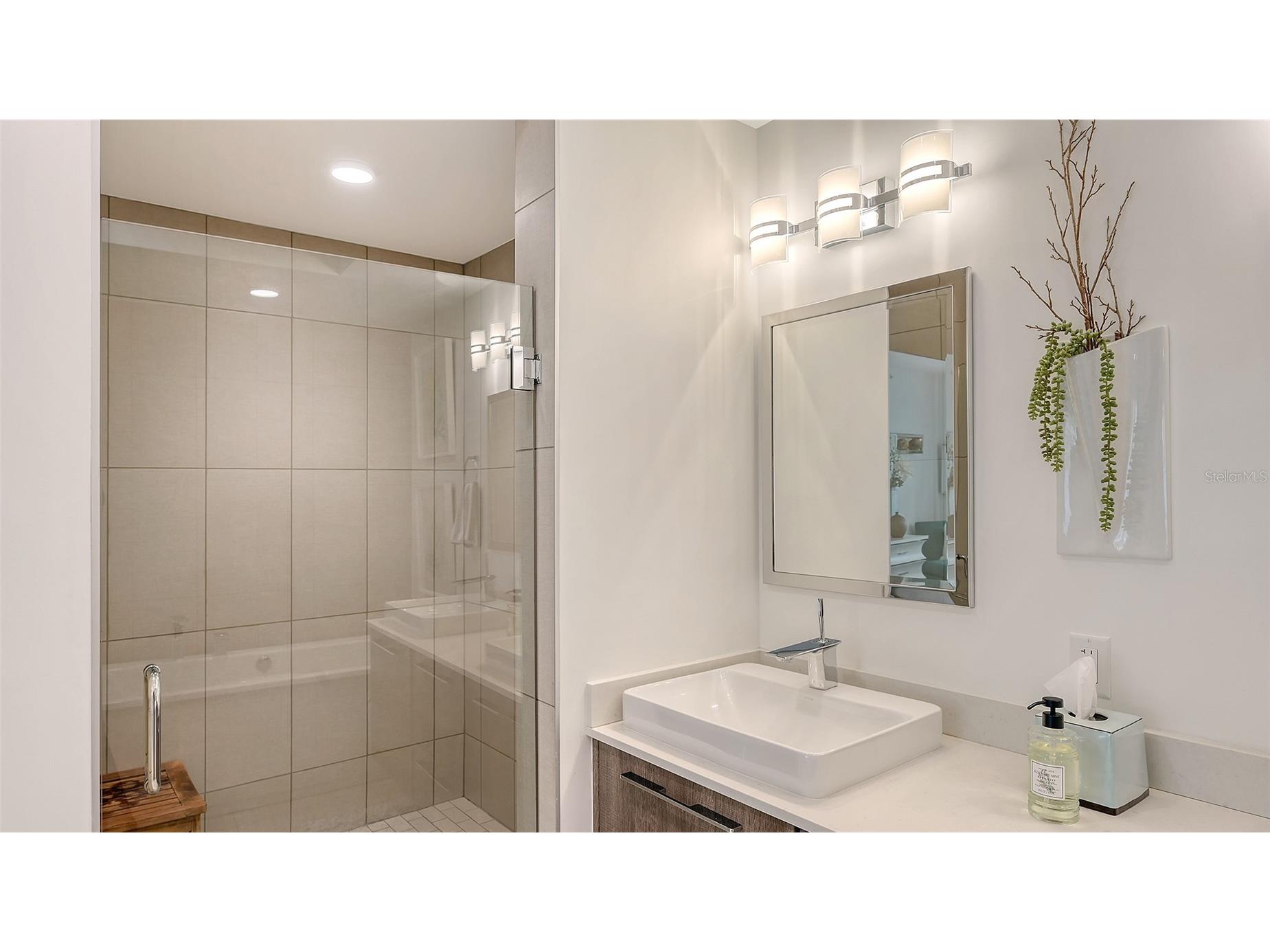 129 Taft Drive #W102 Sarasota FL 34236 A4684418 image25