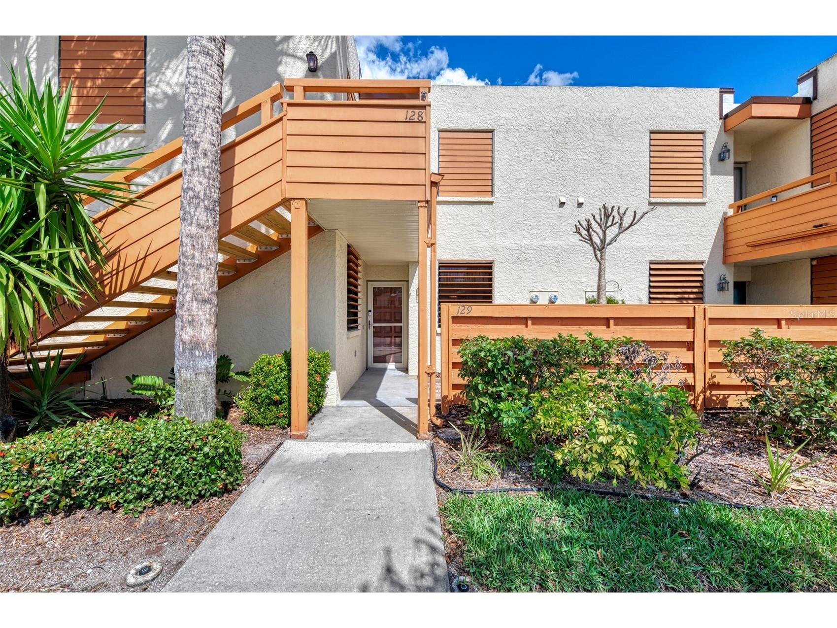 129 Wild Palm Drive #D Bradenton FL 34210 A4684975 image1
