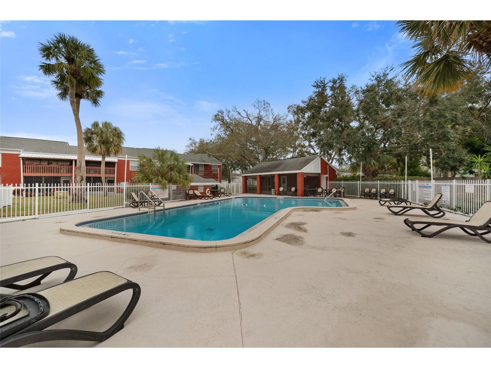 1290 83rd Avenue N #B Saint Petersburg FL 33702 TB8467977 image24