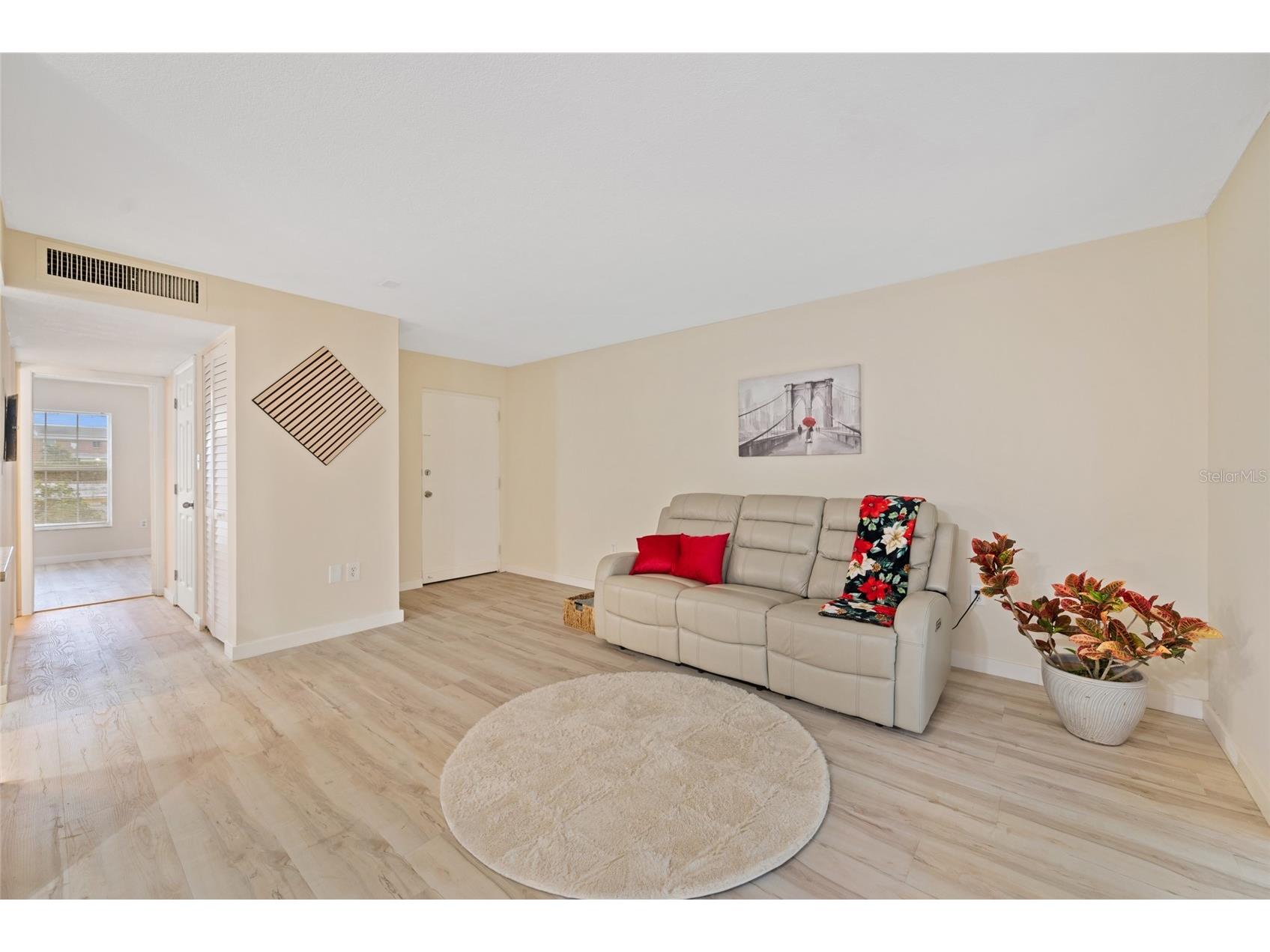 1290 83rd Avenue N #B Saint Petersburg FL 33702 TB8467977 image5