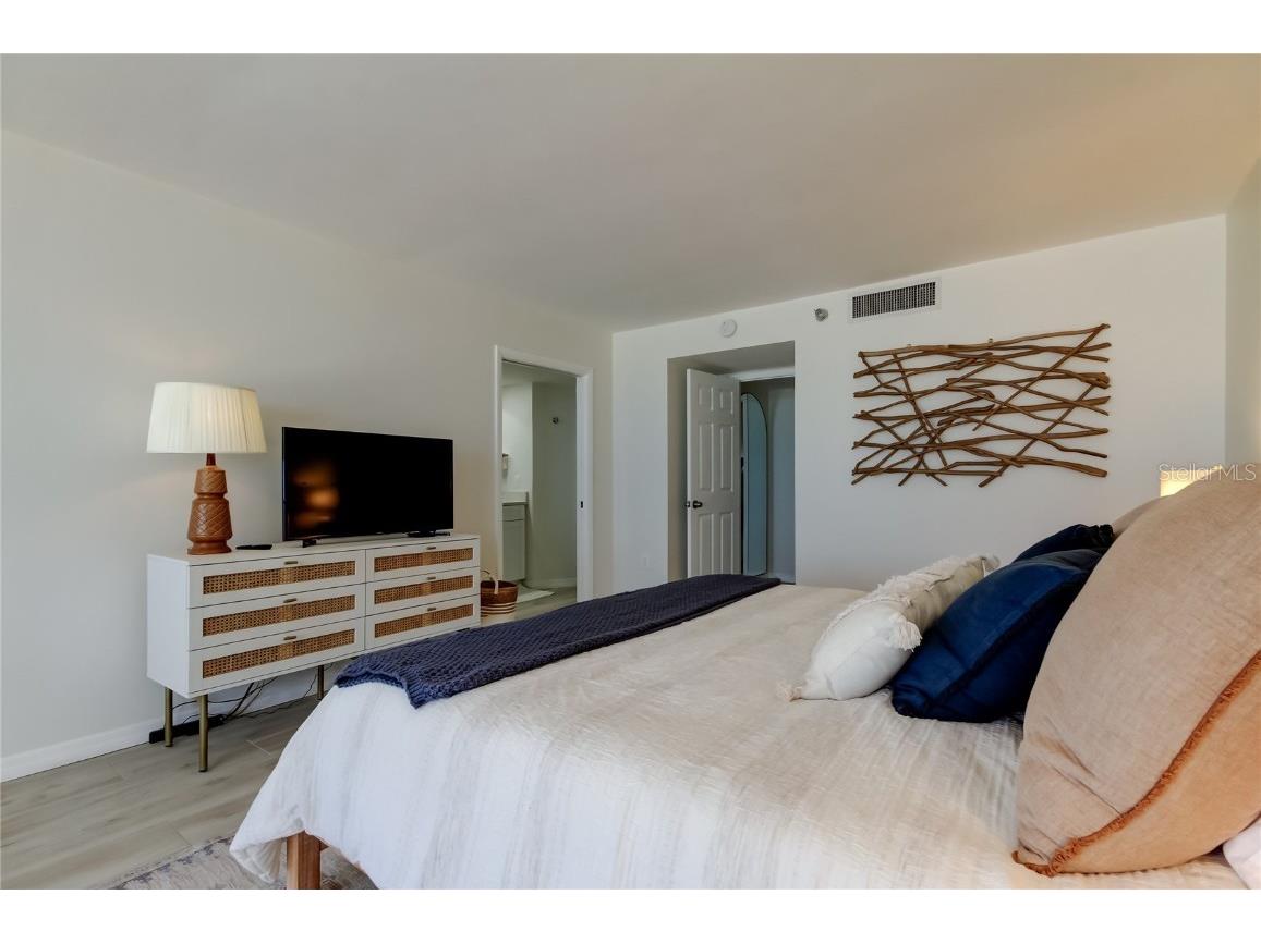 1290 Gulf Boulevard #1102 Clearwater Beach FL 33767 TB8369807 image26