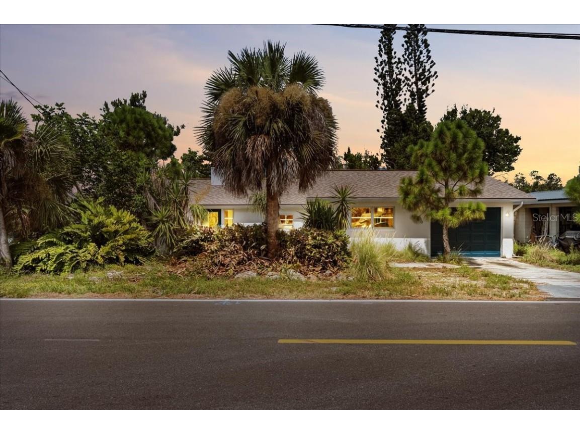 1290 Oxford Drive Englewood FL 34223 TB8414892 image1