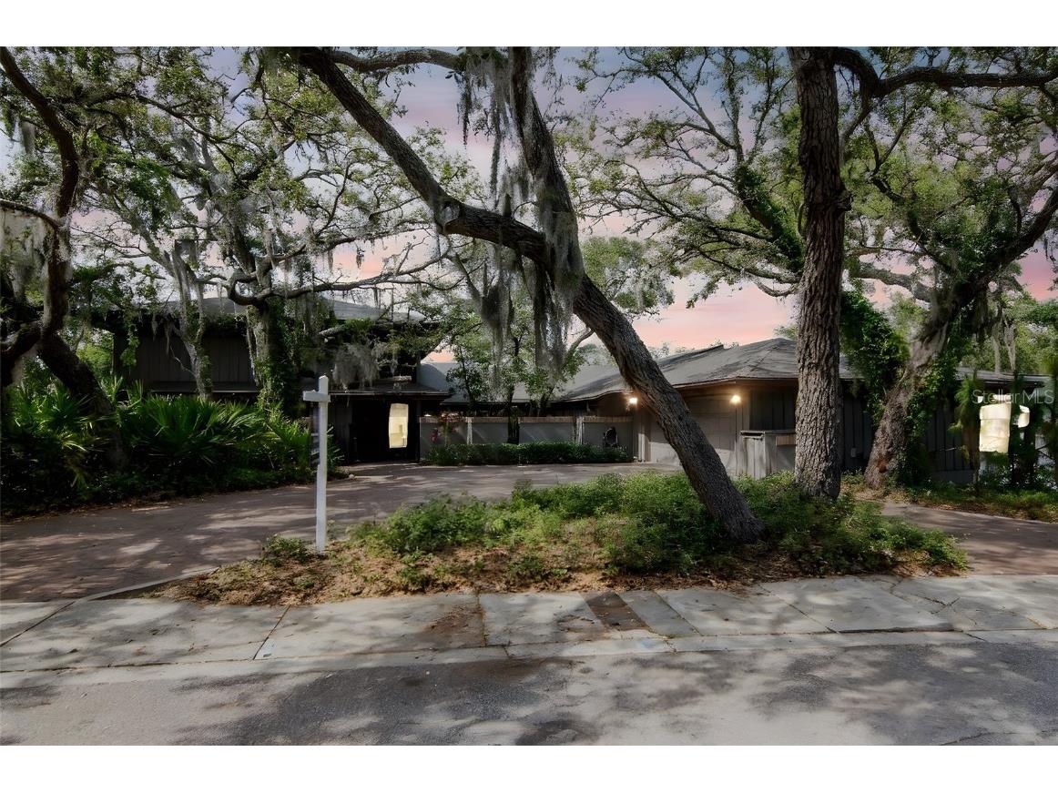 1296 Weybridge Lane Dunedin FL 34698 TB8445062 image2