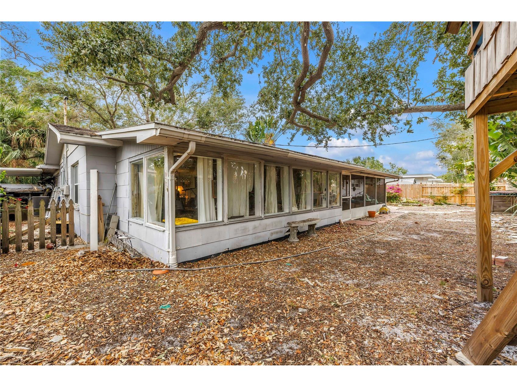 1297 Eden Isle Boulevard NE Saint Petersburg FL 33704 TB8469008 image35