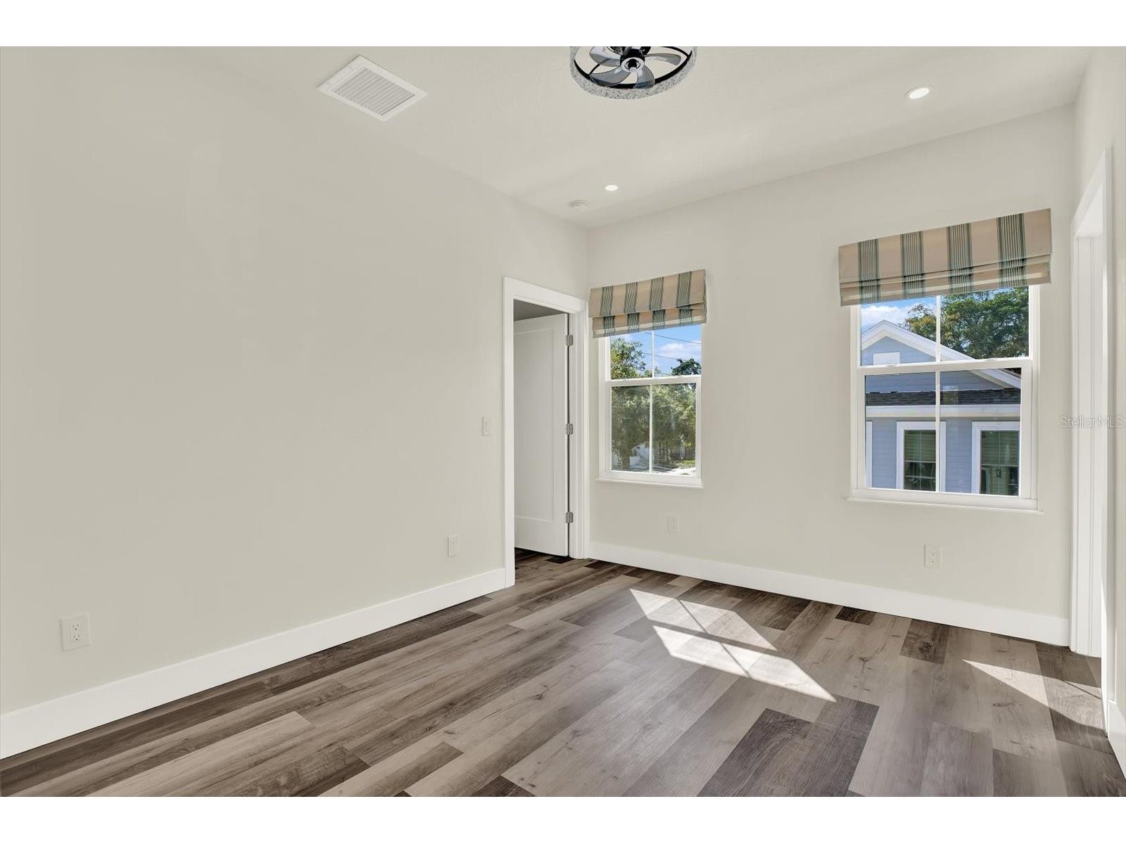 1299 5th Street S Saint Petersburg FL 33701 TB8473861 image18