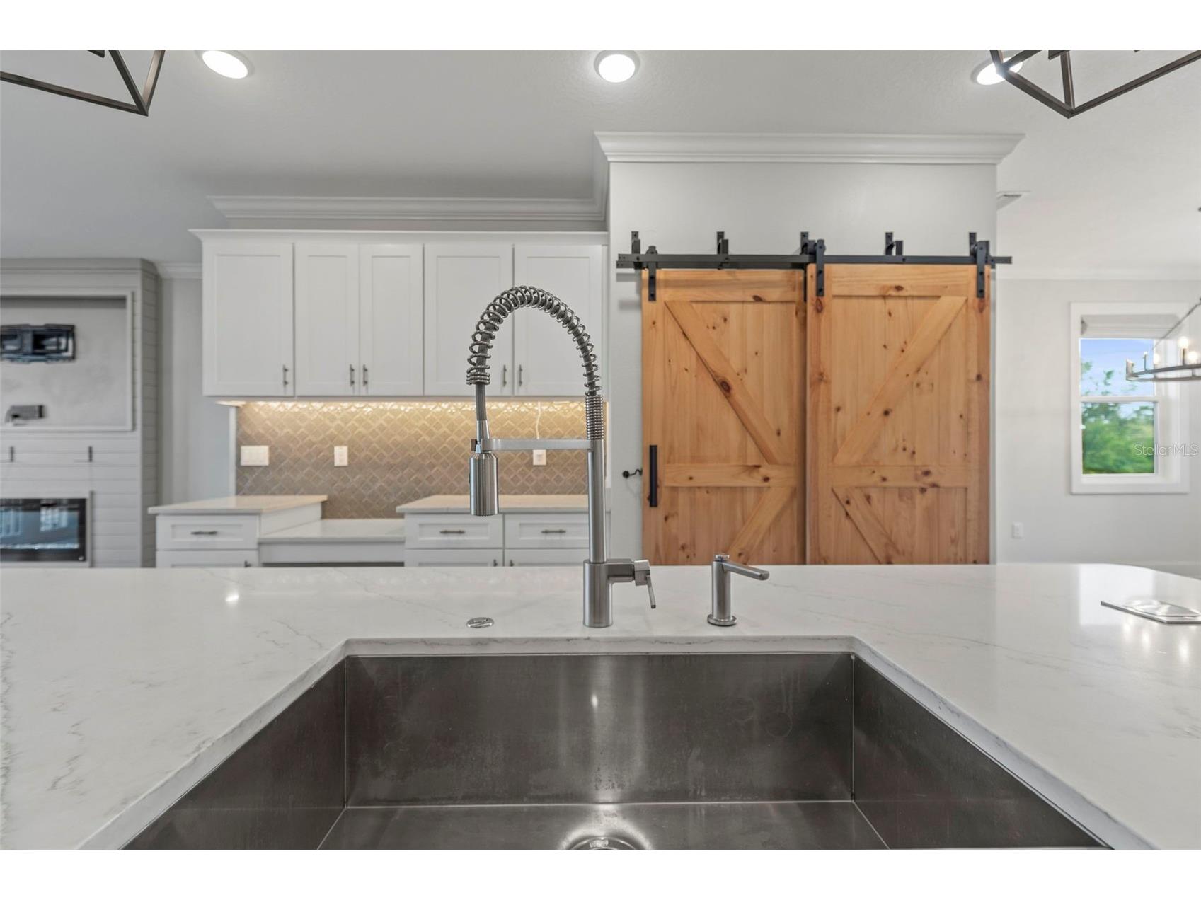 1299 Savona Drive NE Saint Petersburg FL 33702 TB8479314 image73