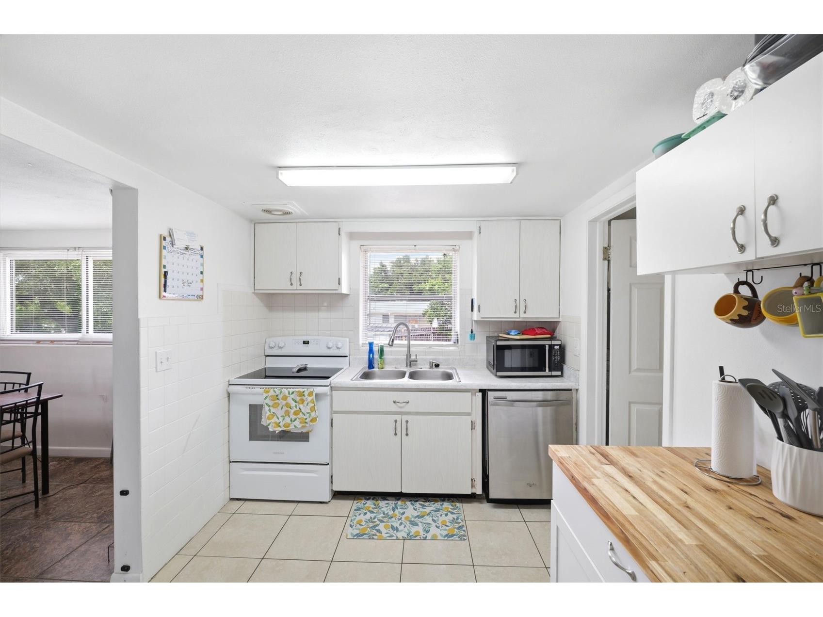 13 E Lemon Street Beverly Hills FL 34465 W7886033 image2