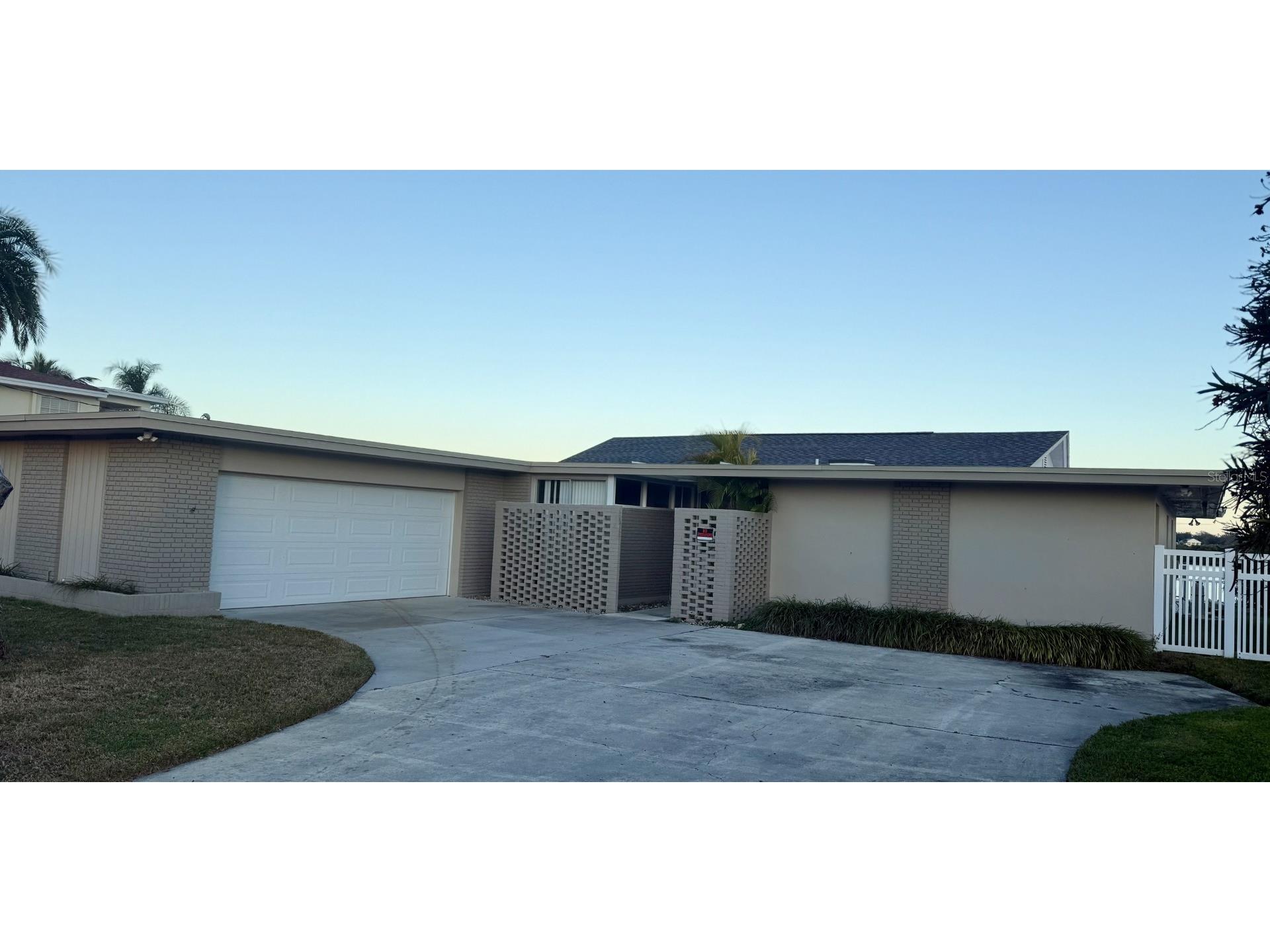 13 Windward Island Clearwater Beach FL 33767 J997165 image1