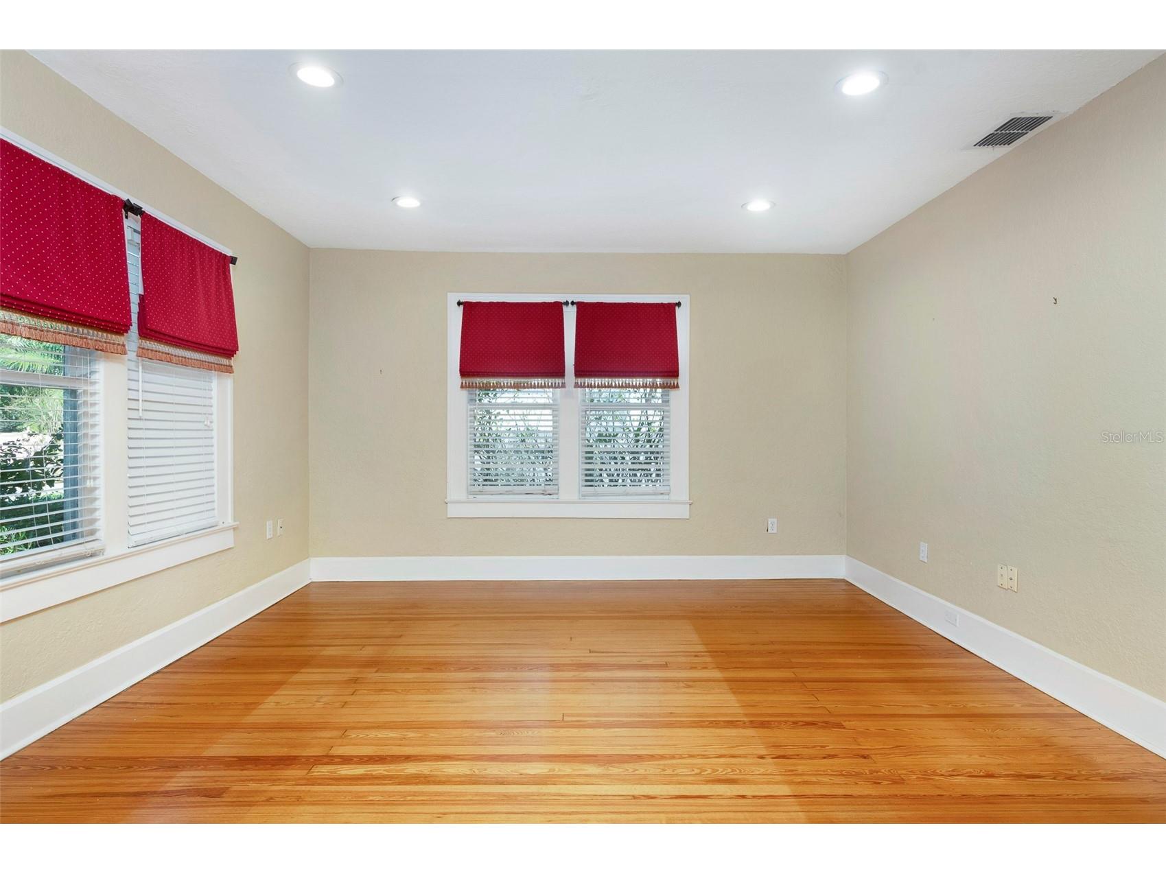 130 22nd Avenue NE Saint Petersburg FL 33704 TB8473969 image11